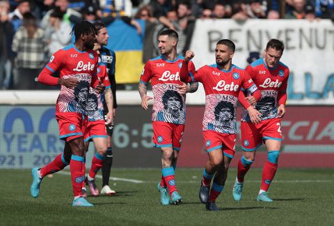 Op weg naar 1e landstitel sinds 1990? Napoli wint ook lastig duel bij Atalanta ondanks goal De Roon