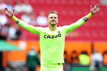 Oranje-goalie Mark Flekken staat met Freiburg even bovenaan na zege op Bochum