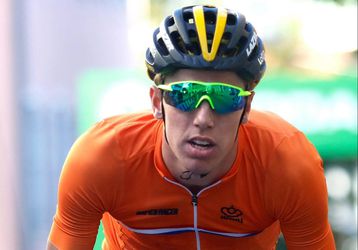 Ketting breekt af tijdens sprint bergop: wielrenner Eenkhoorn valt keihard