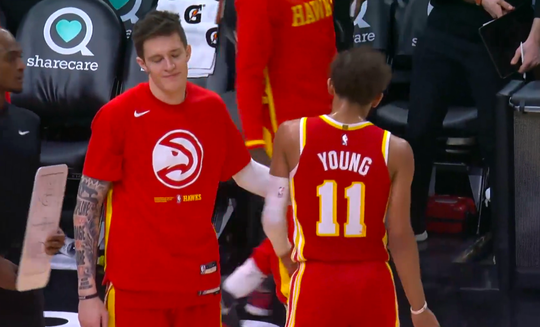 🎥 | Douchen, Young! NBA-ster weggestuurd na gooien van bal tegen de scheids