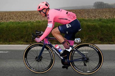 Renner Moreno Hofland zet vanwege blijvende fysieke problemen punt achter loopbaan