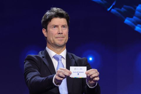 🎥​ | 'Er is wat herrie': check de seksgeluiden tijdens loting Euro 2024