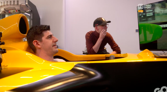 🎥 | Gamer Thibaut Courtois showt zijn race-setup: 'Ik ben fan van Verstappen!'