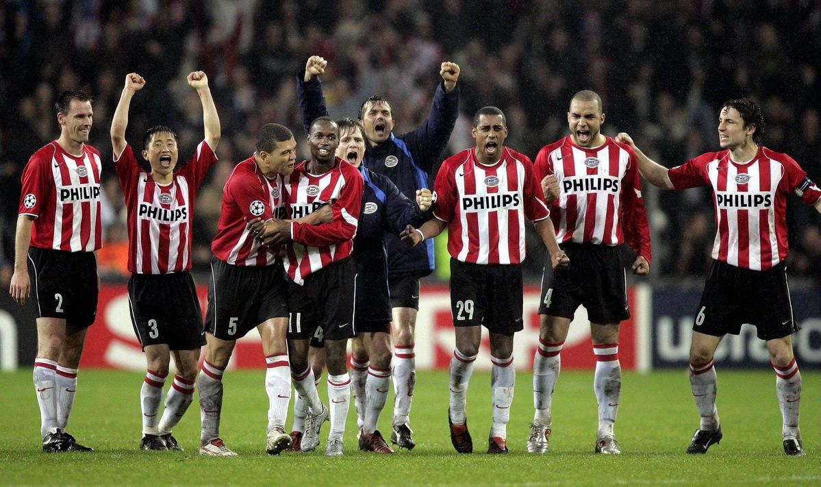 PSV zat 14 jaar geleden in precies hetzelfde schuitje als Ajax nu en won de Eredivisie