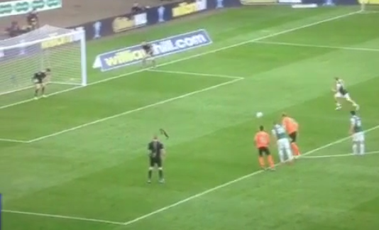 Hoe een penalty NIET te nemen tijdens de halve finale van Schotse beker (video)
