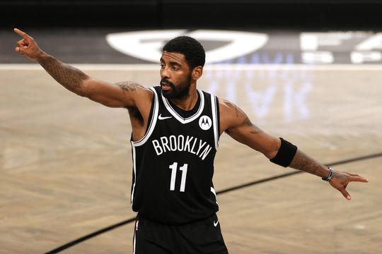 Basketbalster Kyrie Irving koopt huis voor familie George Floyd
