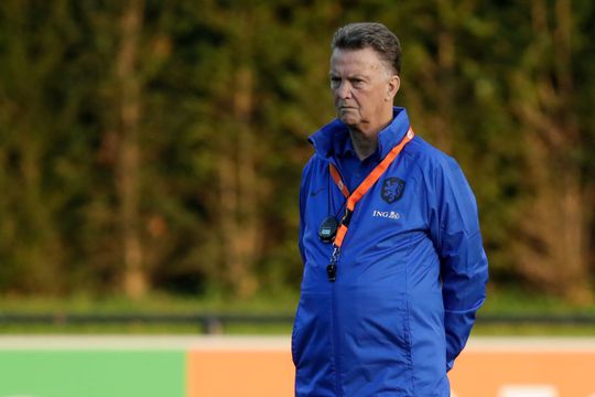 🎥 | Louis van Gaal verklapt basisspeler Oranje tegen Gibraltar: 'Niet des Van Gaals'