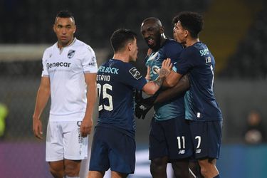 Spelersvakbond steunt voetballers die van veld stappen na racisme