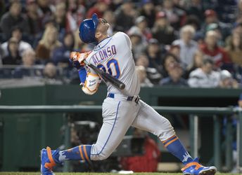 Honkballer van New York Mets ramt bal net niet het stadion uit (video)