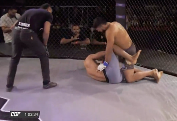 🎥 | MMA-scheids laat gevecht véél te lang doorgaan: Alexander Mikael wint na brute KO