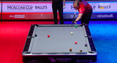 🎥 | Poolbiljarter Van Boening flikt het onmogelijke met bizar 'two-way-shot'