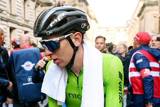 🎥  | Tadej Pogacar na 'zwaarste wedstrijd ooit' afgevoerd tijdens interview