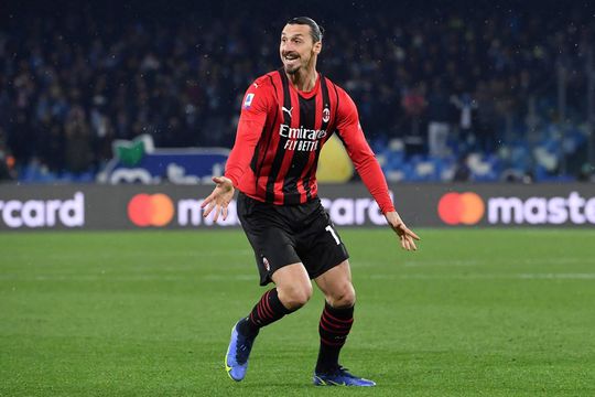 🎥 | Zlatan Ibrahimovic op bezoek bij Ferrari en F1-coureurs Leclerc en Sainz in speciale video