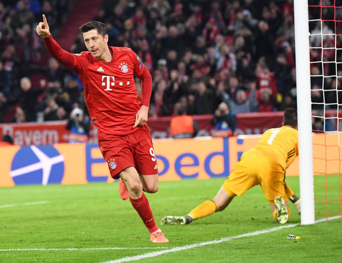 🎥| Lewandowski helpt Kovac-loos Bayern naar achtste finales