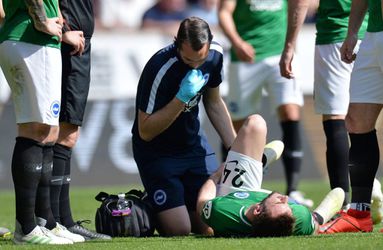 Pröpper al na 10 minuten gewisseld bij Brighton, mogelijk hamstringblessure