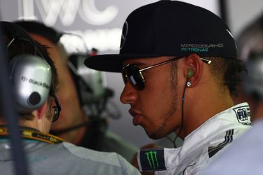 Mercedes biedt Lewis Hamilton megadeal aan