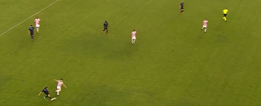 🎥 | Kortste debuut ooit? Antalyaspor-aanvaller Nakajima mag na 20 seconden alweer douchen