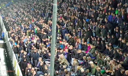 🎥 | Volwassen vent pakt héél jonge supporter KEIHARD aan in Zwols thuisvak