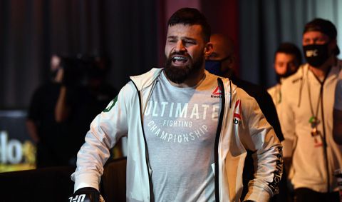 📸 | UFC-liefje van Miley Cyrus ontsnapt bij auto-ongeluk