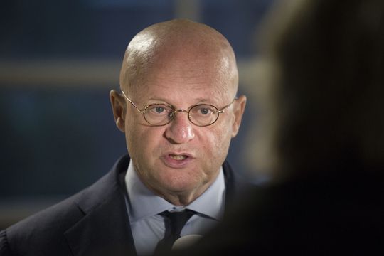 Ferdje toch! Minister Grapperhaus dreigt met puntenaftrek na rellen, maar KNVB beslist daarover