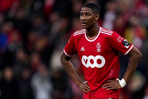 Hij schiet in eigen goal en pakt rood! Sissako maakt WK-droom Mali erg lastig, slechte start Onana