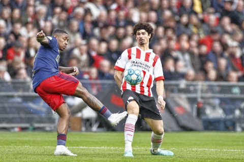 Dit zijn de opstellingen voor PSV - Ajax: weer veel wijzigingen bij de Amsterdammers