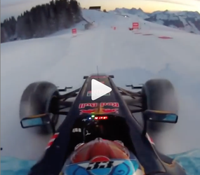 🎥 | Sneeuwpret voor Verstappen met Formule 1-auto op skipiste