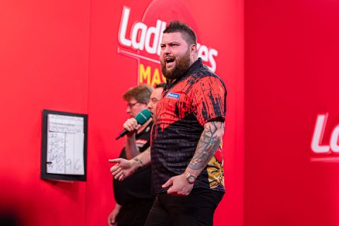 'Bullyboy' is hersteld van dreun verloren WK-finale en stuurt 'The Polish Eagle' naar huis bij Masters