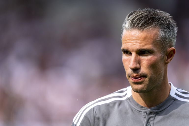 Robin van Persie werkt gestaag aan trainerscarrière: 'Ik ben op de goede weg'