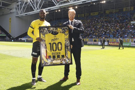 Riechedly Bazoer verlaat Vitesse en vindt het lastig om nieuwe club te kiezen: 'Spannende tijd'