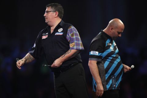 Schot in de roos! Gary Anderson is Rob Cross nipt de baas in strijd der wereldkampioenen