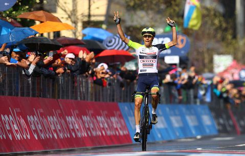 Jan Hirt wint 16e etappe Giro d'Italia na gevecht met Arensman