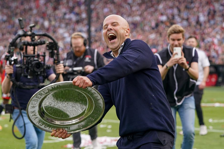 Arne Slot blijft bij Feyenoord: 'Er waren geen transferbesprekingen'