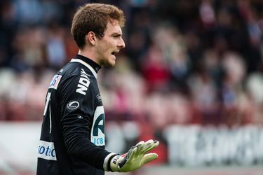 Waasland-Beveren zet gokkende keeper op straat