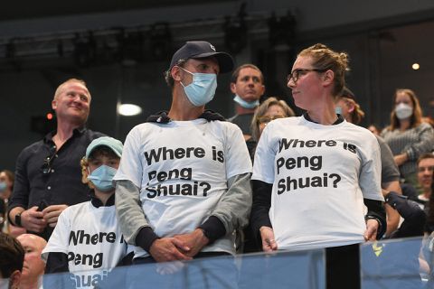 Tennisster Peng Shuai ontkent te zijn verdwenen en zegt nooit te zijn misbruikt