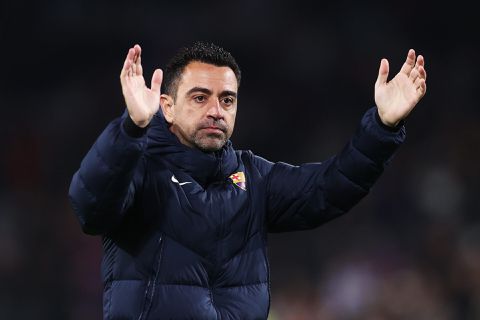 Xavi dreigt zeikende Barcelona-spelers die al vakantie willen: 'Leg 5 miljoen op tafel'