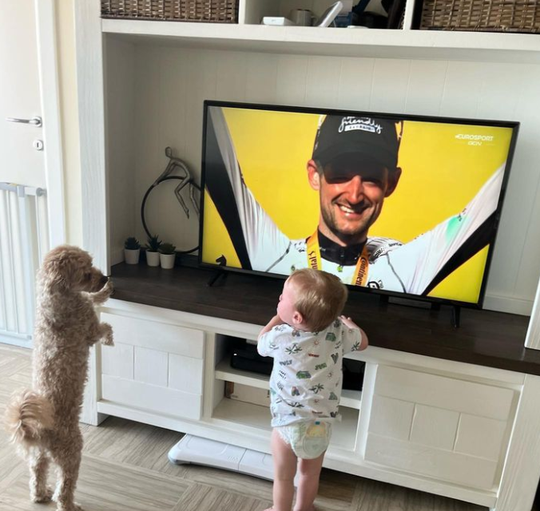 🐕 | Hond van Wout Poels reageert op etappezege van baasje: 'Ben trots op je'