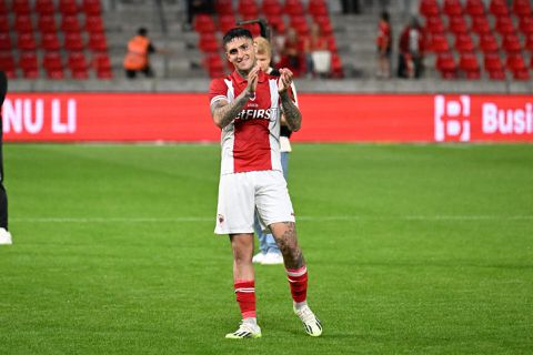 Daar is de 9e aanwinst voor Ajax! Gastón Ávila gepresenteerd bij de Amsterdammers