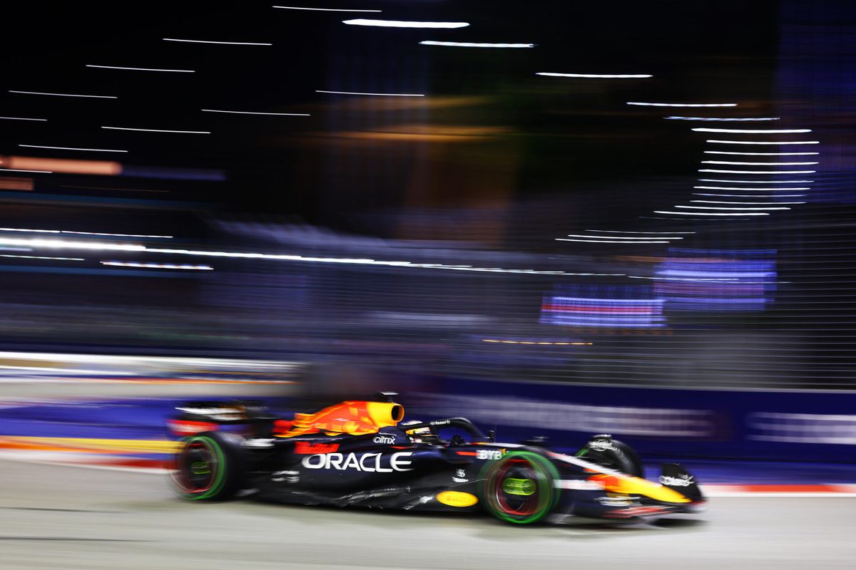 Pérez wint chaotische race in Singapore, Verstappen pakt 6 puntjes