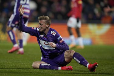 🎥 | Austria Wien-speler gaat bewusteloos neer, Wolfsberger-speler reanimeert hem