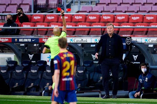 Spaanse kranten steunen Ronald Koeman na rode kaart tegen Granada: 'De 4e official had het mis'