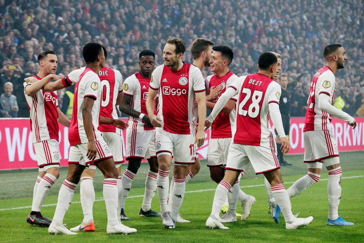 Ajax speelt kansloos Feyenoord supersnel knock-out