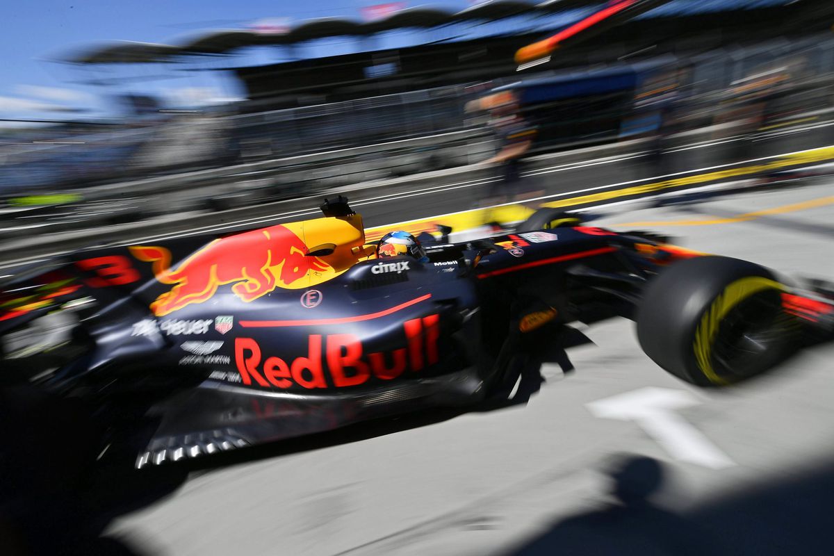 VT1: Ricciardo sneller dan Räikkönen en Hamilton, Verstappen P4