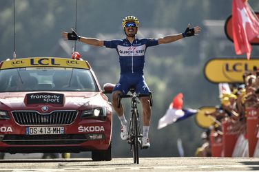 Alaphilippe soleert indrukwekkend naar zege in 1ste bergrit, Van Avermaet breidt voorsprong dik uit