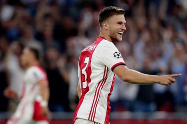 Veltman zet transfer even in de koelkast en verlengt bij Ajax