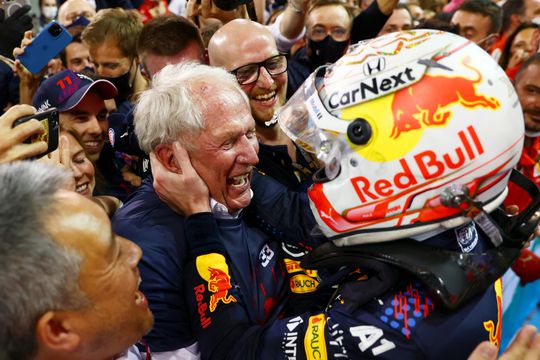 Helmut Marko euforisch over zege Max Verstappen: '1 van de beste races die ik gezien heb'