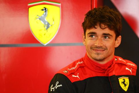 Charles Leclerc pakt met waanzinnig rondje pole, Verstappen vanaf P3 in Azerbeidzjan