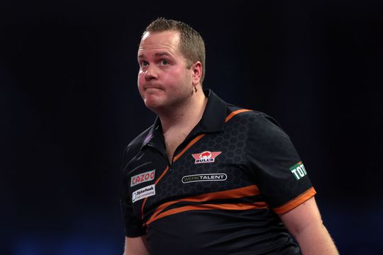 🎥 | Dirk van Duijvenbode mist matchdarts en ziet Gerwyn Price European Darts Open winnen