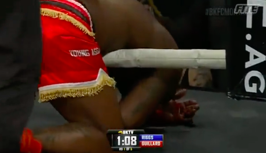 🎥 | Bare knuckle-bokser ramt opponent al snel KO én dwars door de touwen