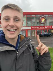 YouTuber doet vanuit Qatar een retourtje Engeland voor FA Cup-duel van kelderklasser